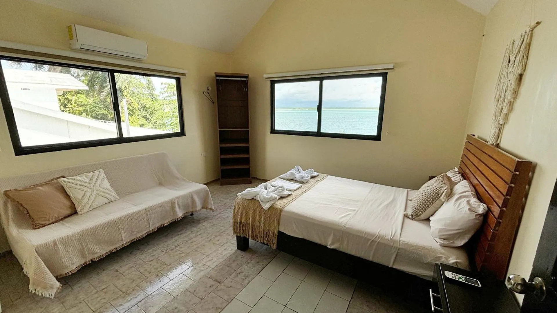 Casa Sirena - Habitaciones A Orilla De La Laguna Y Cenote Esmeralda Bacalar Mexico